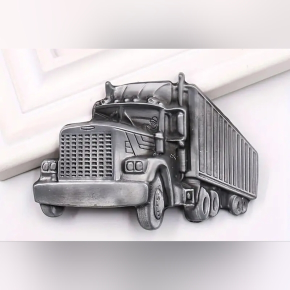 New big rig Truck Trucker 18 Wheeler Belt Buckle Approximately 3.75 " - Picture 1 of 2